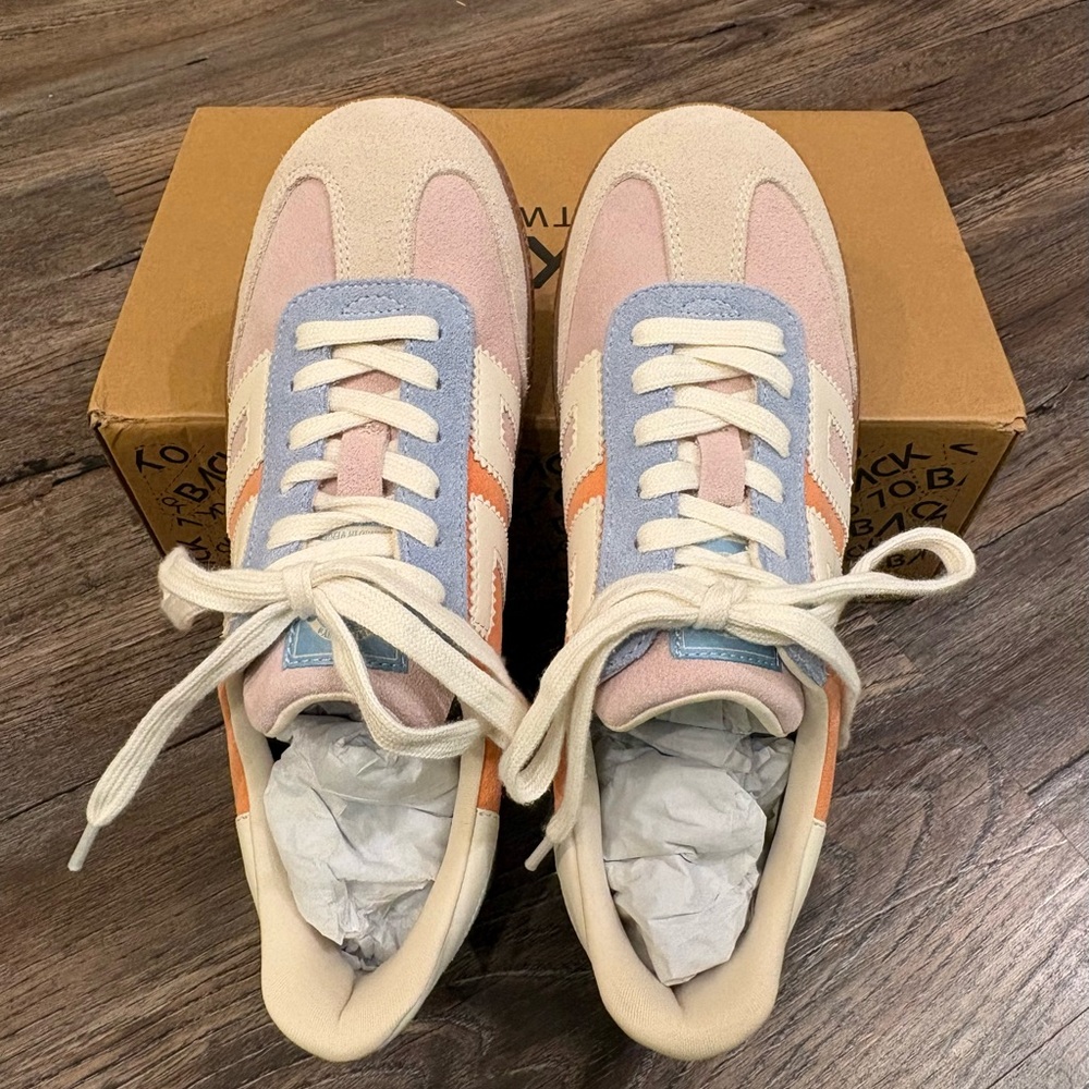 Stylish Multicolor Women's Sneakers - Picture 10 of 11